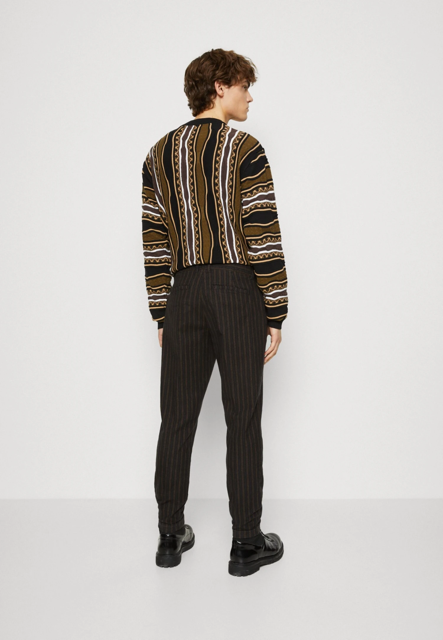 Redefined Rebel Ercan Pants - Chino - Black Stripe - Afbeelding 3